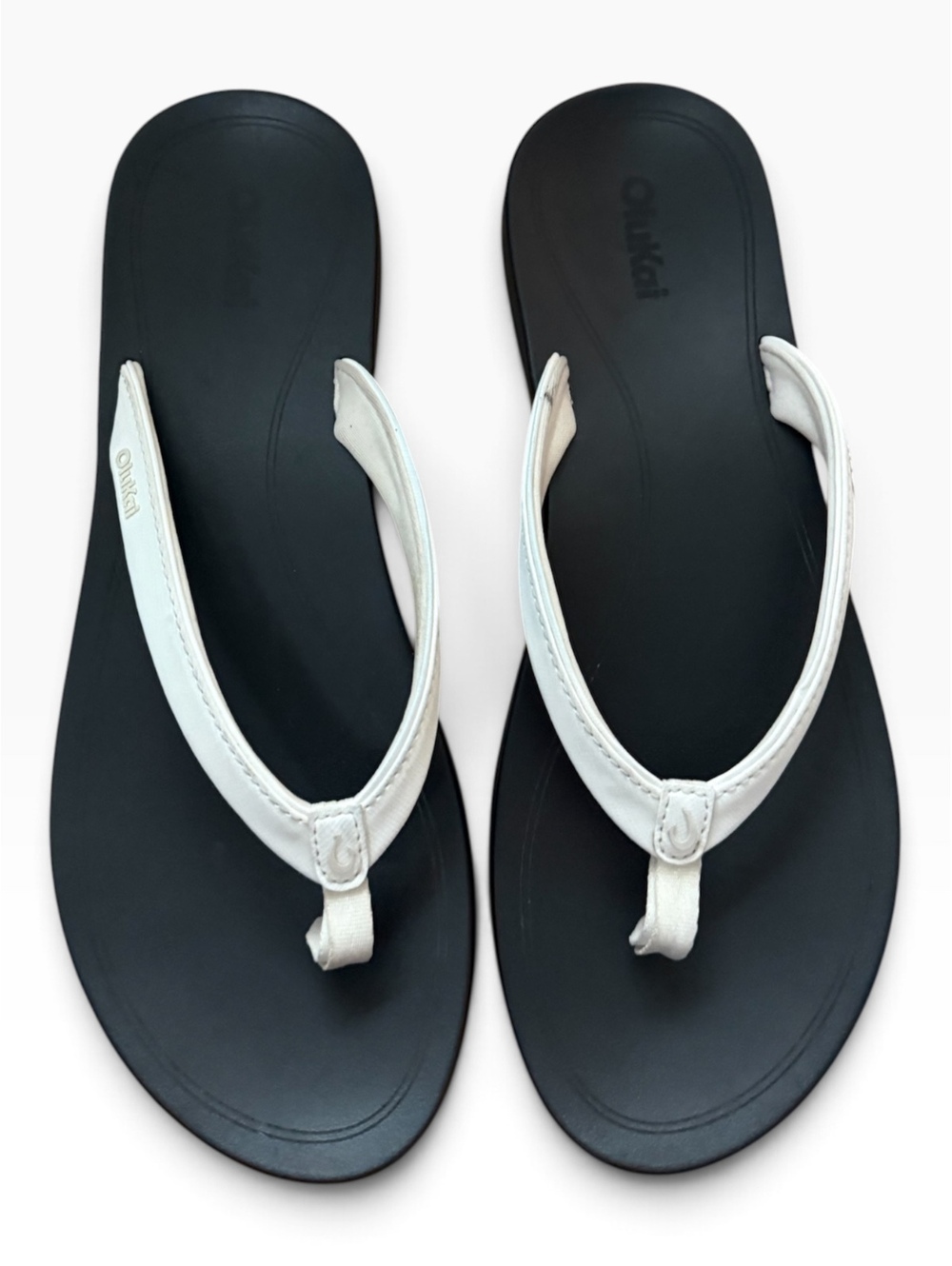 OluKai Hoʻopio Water-Friendly Sandals - Women's Size 9 - White/Lava Rock
